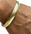 bracelet energie, bijou du tibet, fait main, gravure feuille, en cuivre jaune, chakra, yoga, boutique sri-shop.com