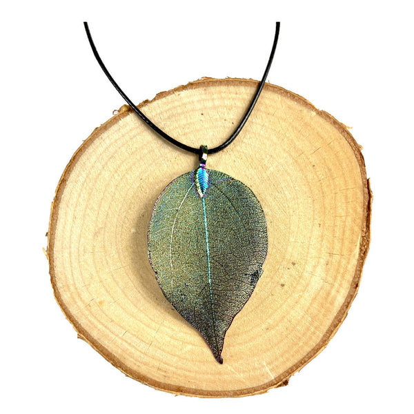 pendentif feuille veritable avec collier en cordon noir, multicolore, arc en ciel, superbe idée cadeau, unique, original, boutique sri-shop.com